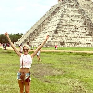 Meet your Posher, Dimitra